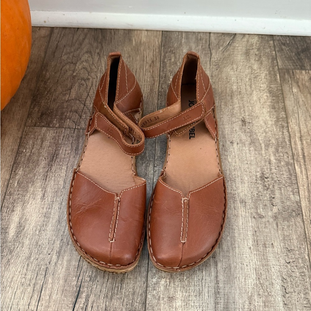 Brown  sandal